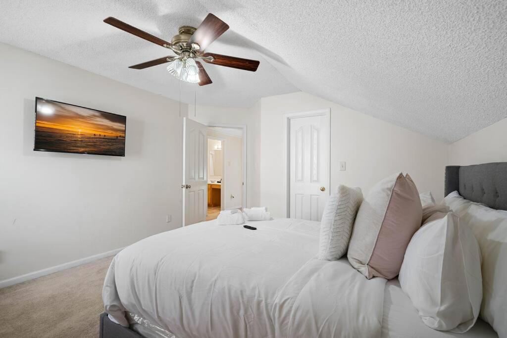 Cozy 4B 2 5B University Home King Beds Jacuzzi ชาร์ล็อต ภายนอก รูปภาพ