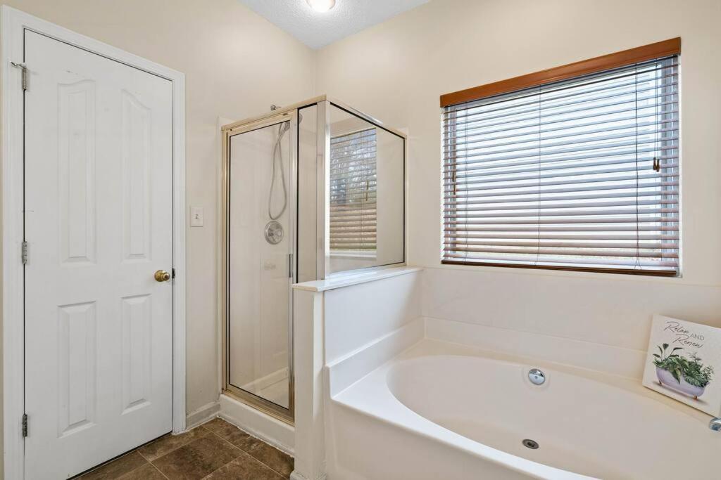 Cozy 4B 2 5B University Home King Beds Jacuzzi ชาร์ล็อต ภายนอก รูปภาพ